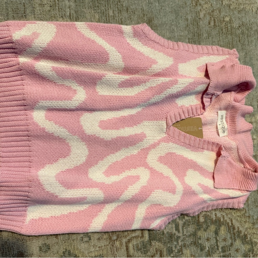 Vestique Pink and White Knit Vest